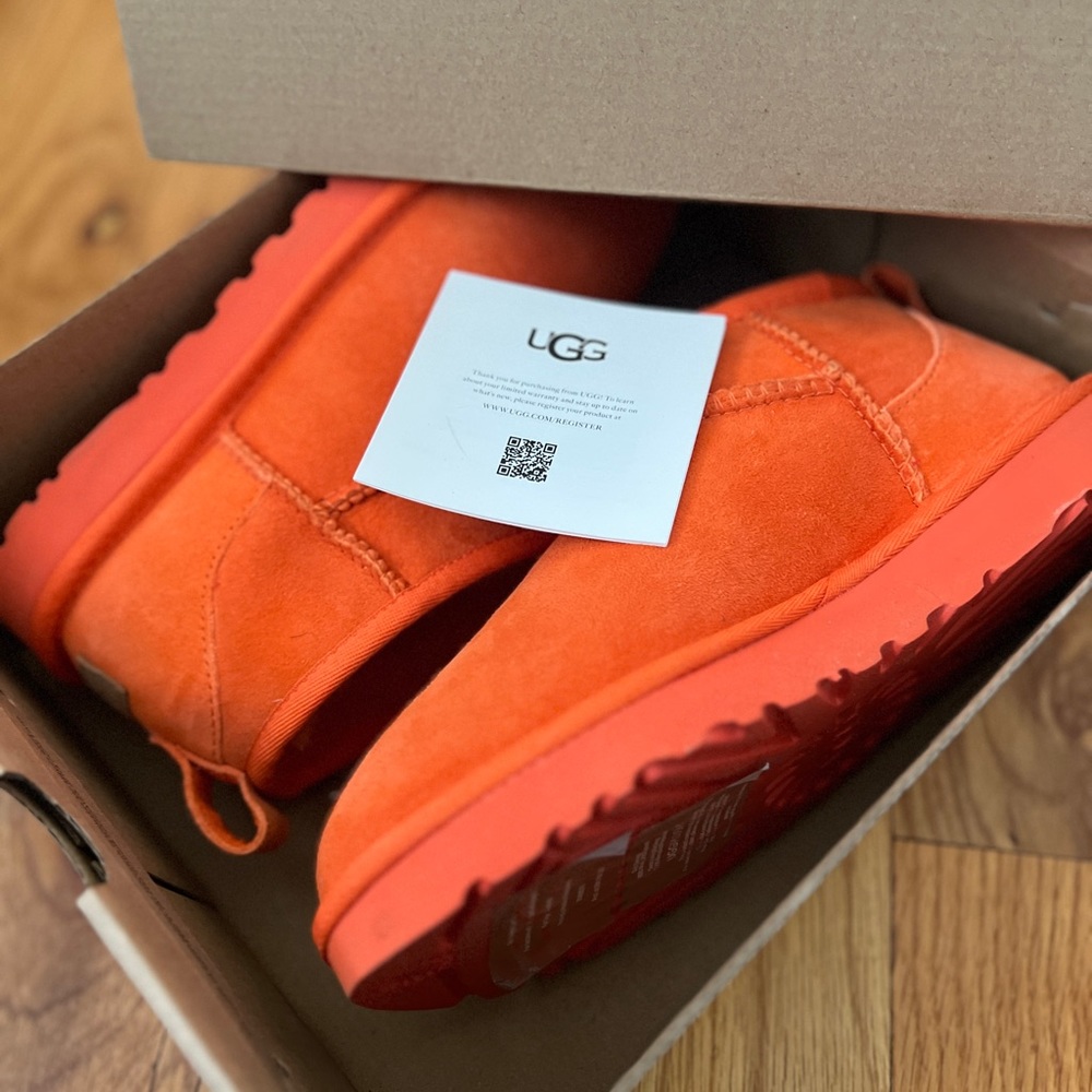 NWT/NIB  mini Ugg